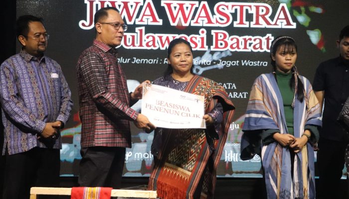Festival Jiwa Wastra Dibuka, Pemprov Sulbar Perkuat Strategi Pengembangan Tenun