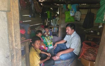 Kisah Haru di Polman, Janda Tiga Anak Bertahan Hidup dari Memungut Kelapa Jatuh, Irfan Fahri Uaoyakan Bisa Bekerja  di  Dapur MBG