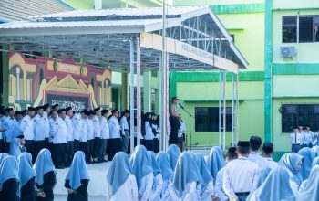 Kapolsubsektor Mapilli Jadi Pembina Upacara di MAN 1 Polman, Tekankan Taat, Disiplin, dan Ikhtiar