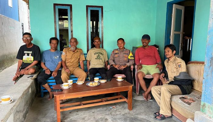 Bhabinkamtibmas Polewali Sambangi Warga, Ingatkan Bahaya Korsleting dan Kamtibmas