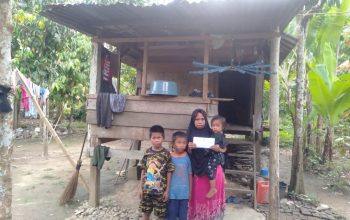 Orang Tua Tunggal dengan 3 Anak di Matakali Mendapat fasilitasi Bantuan oleh Dinsos Polman