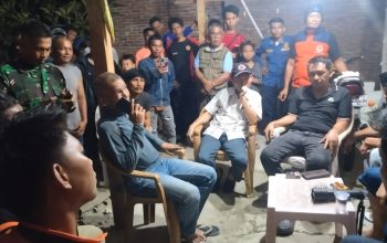 Polsek Tinambung dan Tim SAR Evakuasi Korban Serangan Buaya di Sungai Mandar