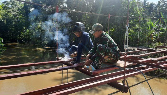 Pemasangan Rangka Lantai Dimulai, Progres Jembatan Perintis Garuda Terus Dikebut
