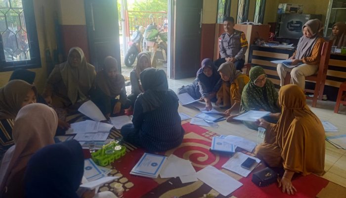 Bhabinkamtibmas Pambusuang Monitoring Kegiatan PKK Jelang Kunjungan Kabupaten