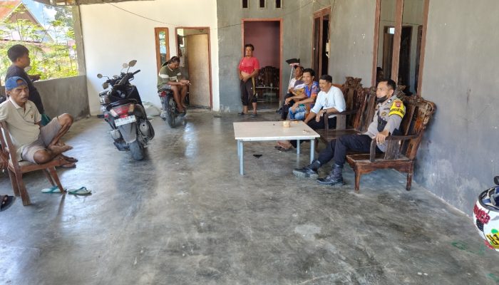 Bhabinkamtibmas Desa Dakka Sambangi Warga, Sampaikan Pesan Kamtibmas