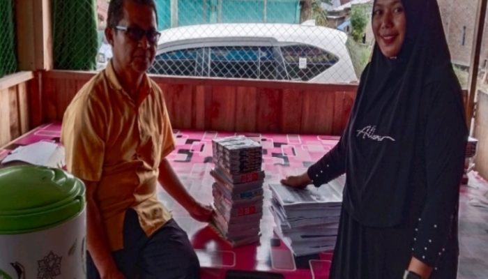 PKBM Al Khaerat Serahkan ATK Peserta Paket B di Tanro, Dukung Penuntasan ATS