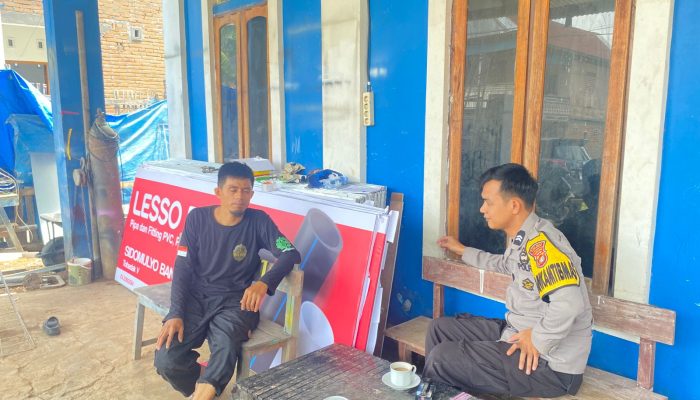 Bhabinkamtibmas Desa Ongko Sambangi Warga, Ajak Jaga Kamtibmas