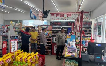 Patroli Rutin, Polsek Urban Wonomulyo Antisipasi Gangguan Kamtibmas