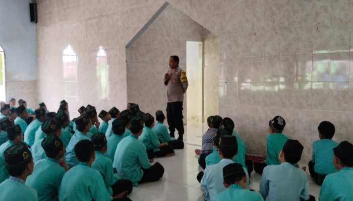 Bhabinkamtibmas Desa Batetangnga Beri Penyuluhan Kamtibmas di Ponpes Al-Risalah