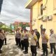 Polres Polman dan Polsek Polewali Amankan Jalannya Sidang di PN Polewali