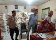 Bhabinkamtibmas Sulewatang Monitoring Penyaluran Bantuan Pangan Pemerintah