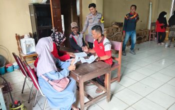 Bhabinkamtibmas Monitoring Penyaluran Bantuan Pangan Non Tunai di Desa Bonne Bonne
