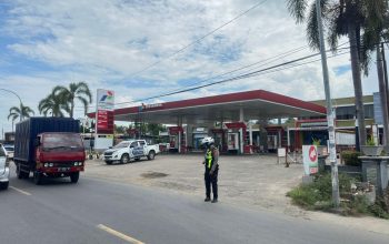 Sat Lantas Polres Polman Tertibkan Parkir Liar di Area Antrean SPBU, Cegah Kemacetan