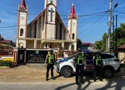 Unit Siaga Satlantas Polres Polman Laksanakan PAM dan Patroli Dialogis di Gereja di Kota Polewali