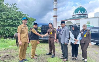 Pemprov Sulbar Serahkan Sapi Kurban kepada Kejati Sulbar