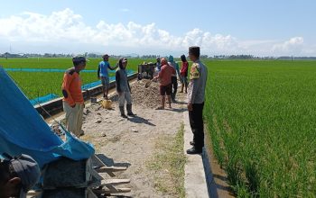 Bhabinkamtibmas Desa Sidorejo Monitoring Pembangunan Rabat Beton Dana Desa 2026