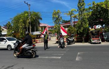 Unit Siaga Sat Lantas Polres Polman Laksanakan Pengaturan Lalu Lintas di Jam Pulang Sekolah