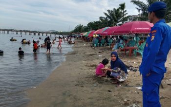 Sat Polair Polres Polman Laksanakan Monitoring dan Pengamanan Wisatawan di Pantai Bahari Polewali