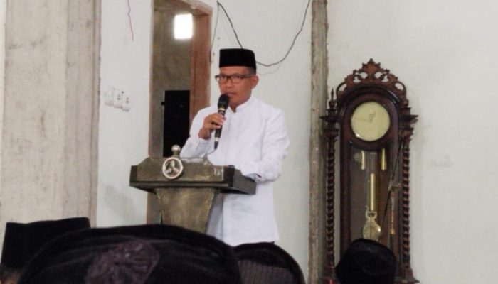 Bupati Polman H. Samsul Mahmud Bantu Renovasi Masjid Rahmat Kelurahan Manding
