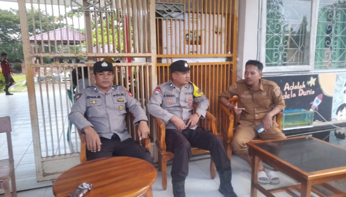 Jelang Pengumuman Kelulusan, Personel Polsek Polewali Sambangi SMPN 03 dan SMPN 04 Polewali
