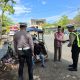 Satlantas Polres Polman Gelar Jumat Berkah, Bagikan Makanan dan Edukasi Tertib Berlalu Lintas