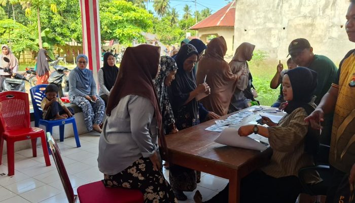 Bhabinkamtibmas Desa Bumiayu Kawal Penyaluran Bantuan Pangan untuk 245 KPM