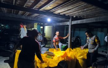 Bhabinkamtibmas Kelurahan Madatte Dampingi Penjualan Jagung Warga ke BULOG
