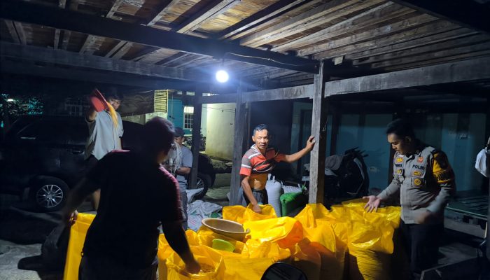 Bhabinkamtibmas Kelurahan Madatte Dampingi Penjualan Jagung Warga ke BULOG