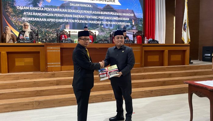 Rapat Paripurna DPRD Polman, Ketua DPRD Fahry Fadly Apresiasi Penyerahan Ranperda APBD 2025