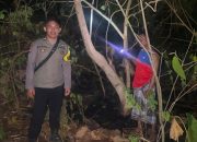 Bhabinkamtibmas Desa Kurma Bersama Personel Polsubsektor Mapilli Datangi Lokasi Kebakaran Lahan di Dusun Lamungan