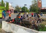 Bhabinkamtibmas Kelurahan Pekkabata Bersama TNI dan Pemerintah Kelurahan Gelar Kerja Bakti Bersihkan Saluran Irigasi