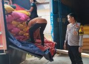 Polsek Tutar Kawal Penjualan 3 Ton Jagung Petani ke Bulog