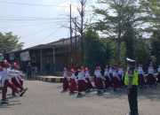 Satlantas Polres Polman Amankan Gerak Jalan OSIS Se-Kecamatan Polewali