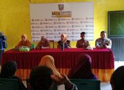 Bhabinkamtibmas Kelurahan Wattang Pantau Uji Coba Pendaftaran Bansos melalui Portal Perlinsos