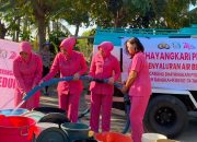 Bhayangkari Peduli Salurkan 9.000 Liter Air Bersih kepada Warga Galeso Polman