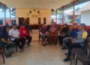 Bhabinkamtibmas Desa Batu Pantau Pendataan Usulan BPNT dan PKH di Kantor Desa Batu