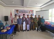 Bhabinkamtibmas Hadiri Penjemputan Paskibraka Nasional M. Deni Fikri di Desa Bulo Polman