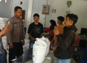 Bhabinkamtibmas Polsek Tutar Kawal Penyaluran Bantuan Pangan Berupa Beras di Desa Taramanu Tua