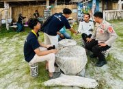 Bhabinkamtibmas Desa Lapeo Amankan Aktivitas Wisatawan di Pantai Ba’batoa