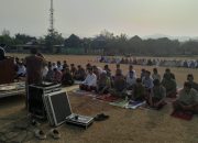 Bhabinkamtibmas Kelurahan Darma Hadiri Salat Istisqa Bersama Warga