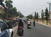 Jam Pulang Sekolah, Sat Lantas Polres Polman Atur Lalu Lintas di Pekkabata