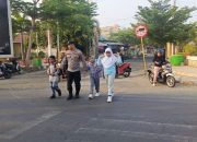 Wujudkan Kamseltibcarlantas, Polsek Polewali Laksanakan Commander Wish di Depan SDN 001 Polewali