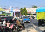 Kapolsek Polewali Pimpin Pemantauan BBM di SPBU, Antrean Kendaraan Diatur untuk Cegah Kemacetan