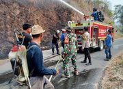 Bhabinkamtibmas Polsek Urban Wonomulyo Bersama Tim Satgas Karhutla dan Masyarakat Padamkan Kebakaran Lahan