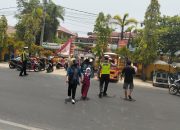 Sat Lantas Polres Polman Atur Lalu Lintas Saat Jam Pulang Sekolah di SD Negeri 066 Pekkabata