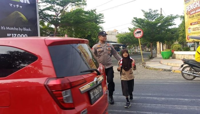 Polsek Polewali Hadir di Pagi Hari, Pastikan Keselamatan Pelajar melalui Commander Wish