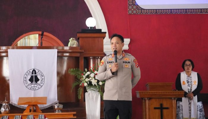Kapolres Polman Bangun Kesadaran Kamtibmas Melalui Minggu Kasih di Gereja Toraja Mamasa